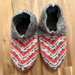 Bombas Gripper Slippers  - size M (9.5-11)